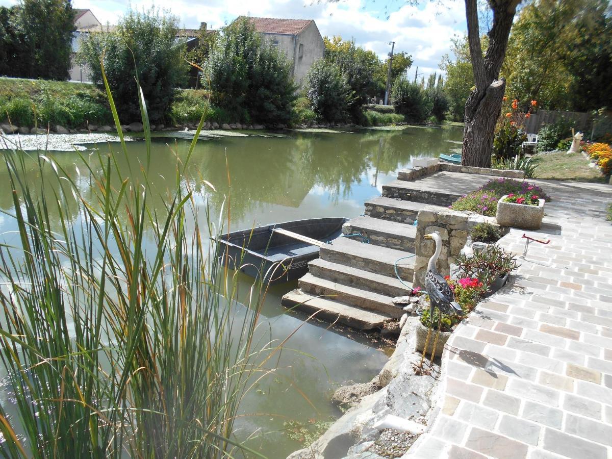 La Taillee Marais Poitevin Bord Riviere Peche ,Barque, Velos, Wifi, Linge, Cheminee, Cuisine, Terrain De Boules מראה חיצוני תמונה