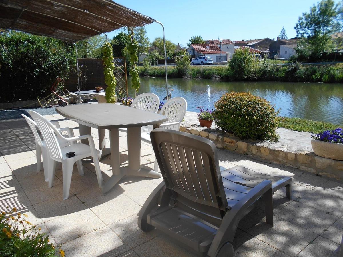 La Taillee Marais Poitevin Bord Riviere Peche ,Barque, Velos, Wifi, Linge, Cheminee, Cuisine, Terrain De Boules מראה חיצוני תמונה